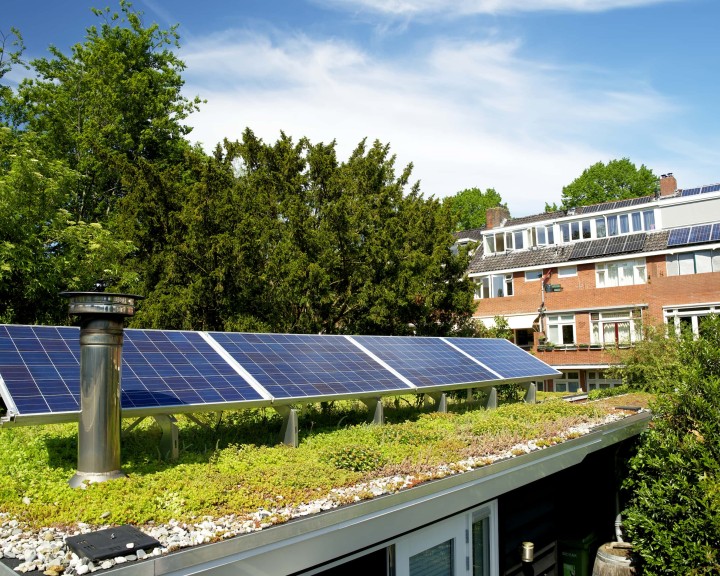 Solaranlage auf Flachdach: Was zu beachten ist