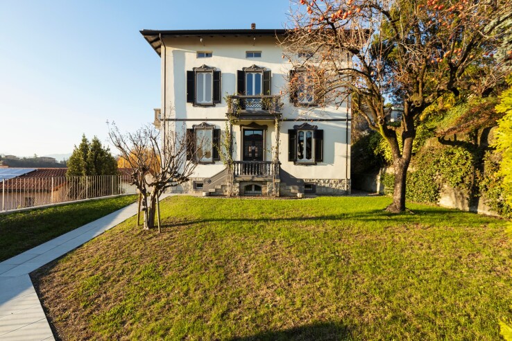 Maison individuelle de caractère avec jardin, héritée en Suisse.