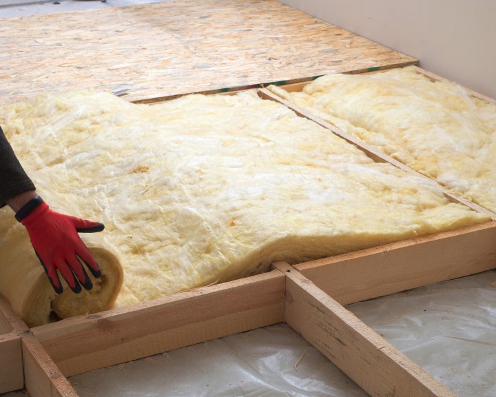 Den Estrichboden isolieren und Heizkosten senken