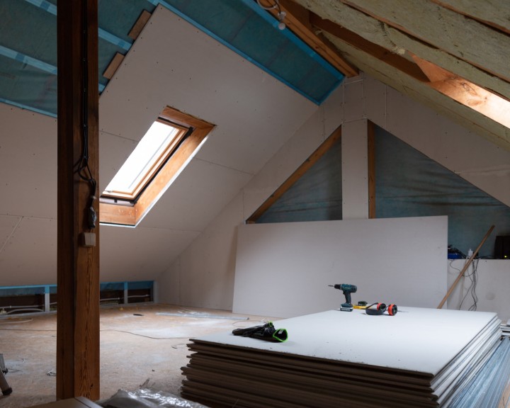 Mit der Estrich-Dämmung Heizkosten sparen