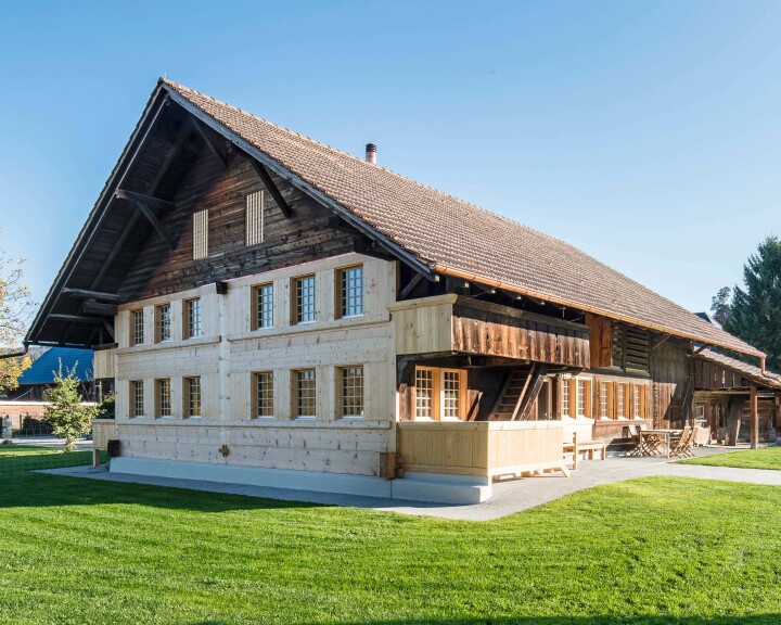 Reportage architectural à Oppligen : une vue impressionnante de la ferme rénovée