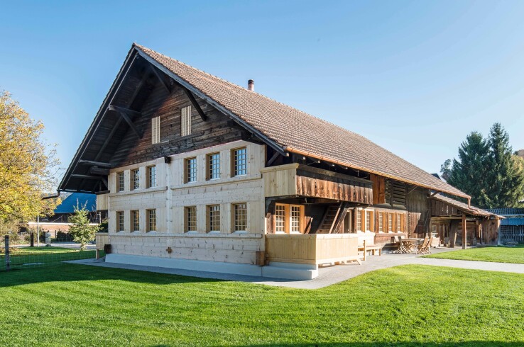 Reportage architectural à Oppligen : une vue impressionnante de la ferme rénovée