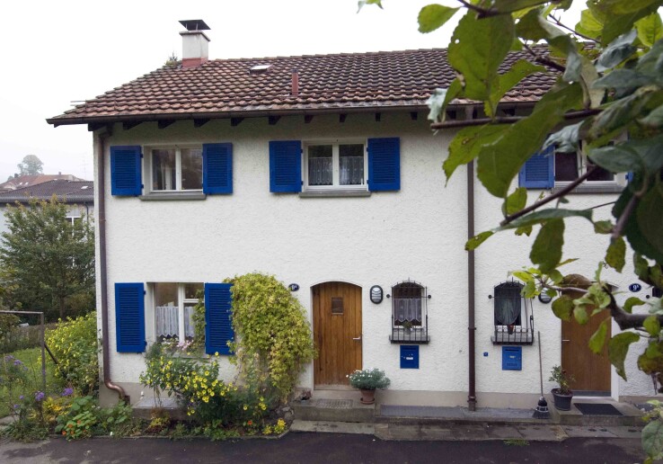 Maison mitoyenne rénovée à Saint-Gall, dont la façade est restée inchangée après la rénovation énergétique.