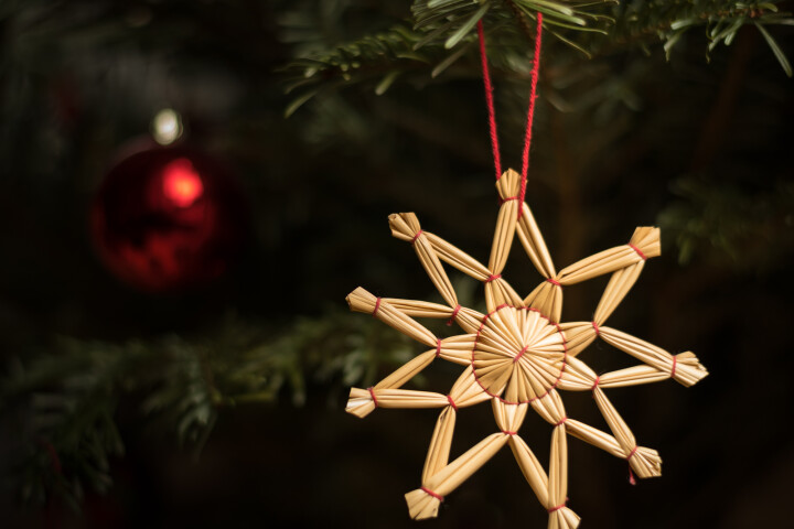 Décorations de Noël en étoiles de paille