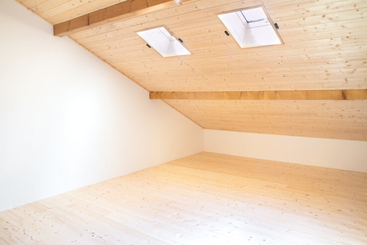DIY : lambris en bois pour un plafond sous les combles