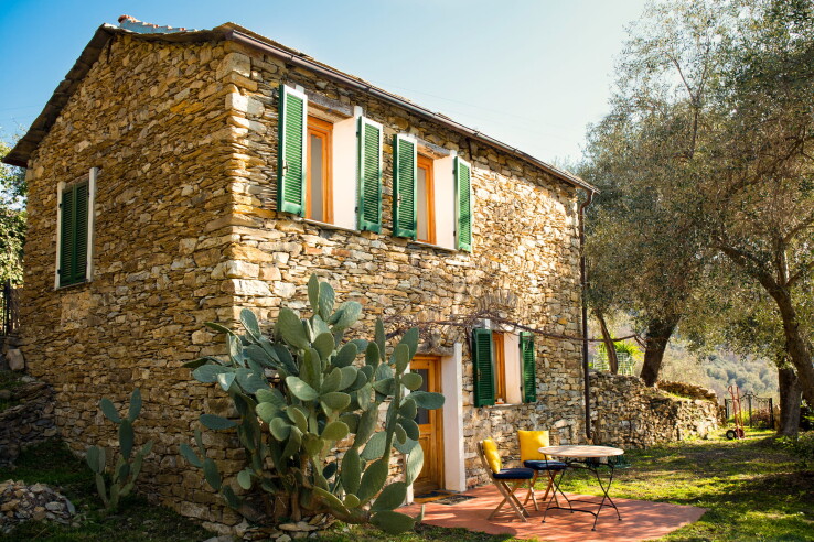 Maison en pierre avec terrasse et jardin – Maison de vacances à l'étranger servant de résidence secondaire.
