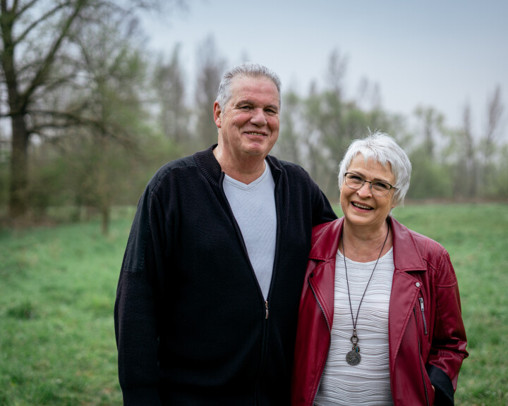 Un couple âgé, illustrant les thèmes du droit successoral, de la planification successorale et de l'accession à la propriété en Suisse.
