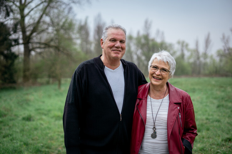 Un couple âgé, illustrant les thèmes du droit successoral, de la planification successorale et de l'accession à la propriété en Suisse.