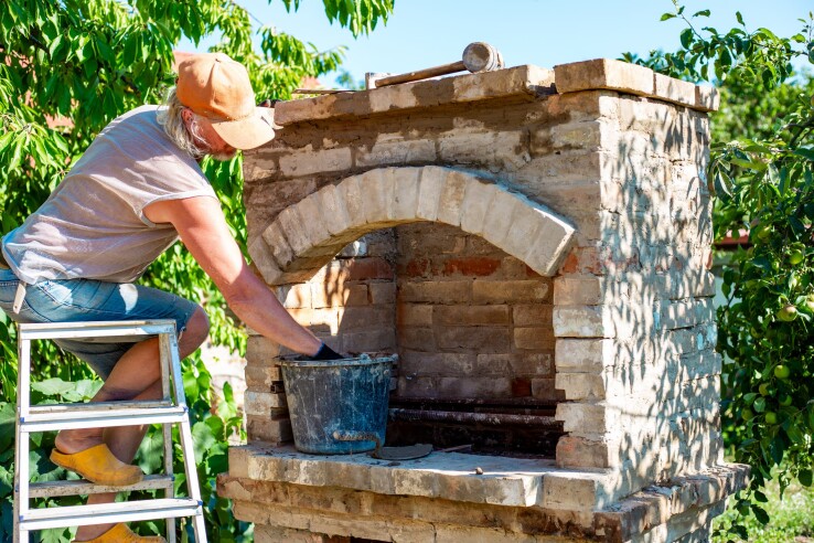 Construire une cheminée de jardin