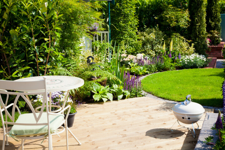 Gazon : aménager une terrasse