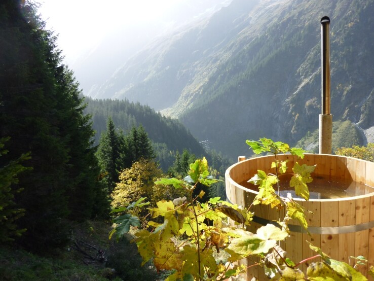 Hot pot : relaxation dans la barrique de bain