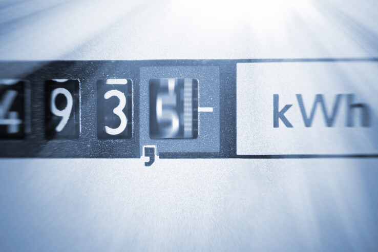 Le compteur électrique mesure la consommation électrique d'une pompe de circulation