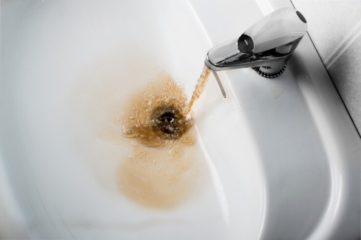 Si l'eau est rouge rouille, il faut rénover la canalisation